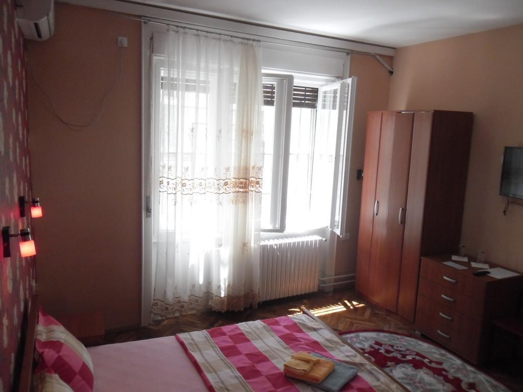 Family Top Rooms Bela Lada Sobe Novi Sad Rom bilde
