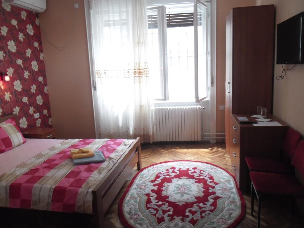 Family Top Rooms Bela Lada Sobe Novi Sad Rom bilde