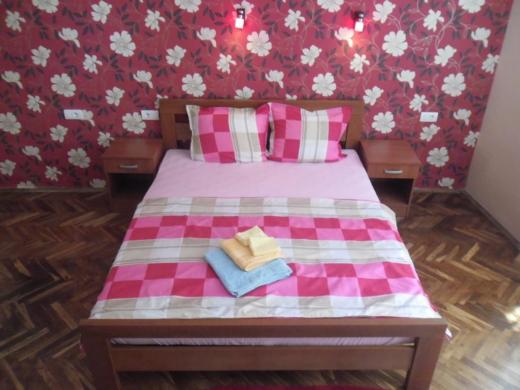 Family Top Rooms Bela Lada Sobe Novi Sad Rom bilde