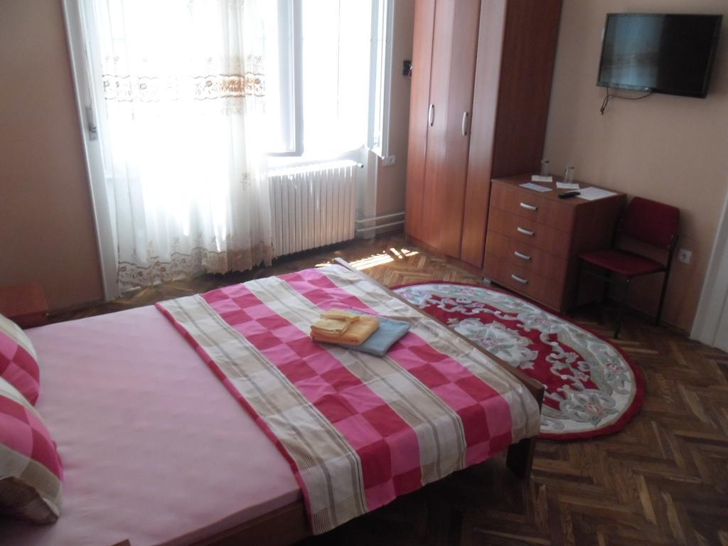 Family Top Rooms Bela Lada Sobe Novi Sad Rom bilde